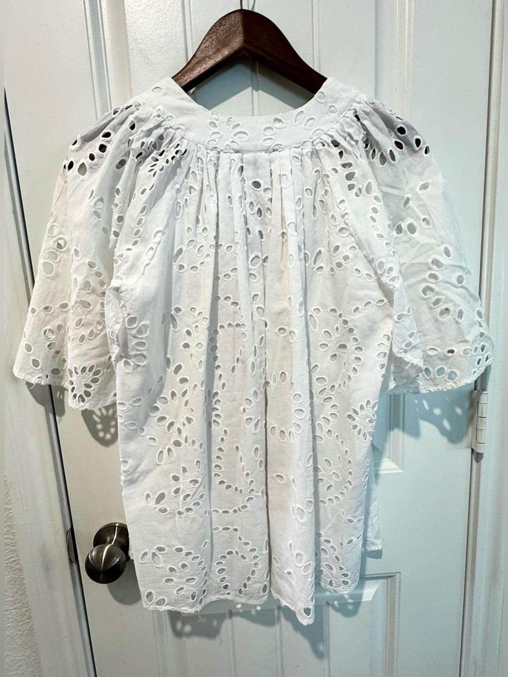 TUCKERNUCK White Eyelet Finley Flutter Sleeve Top Womens Sz Small 100% Cotton - Picture 6 of 12